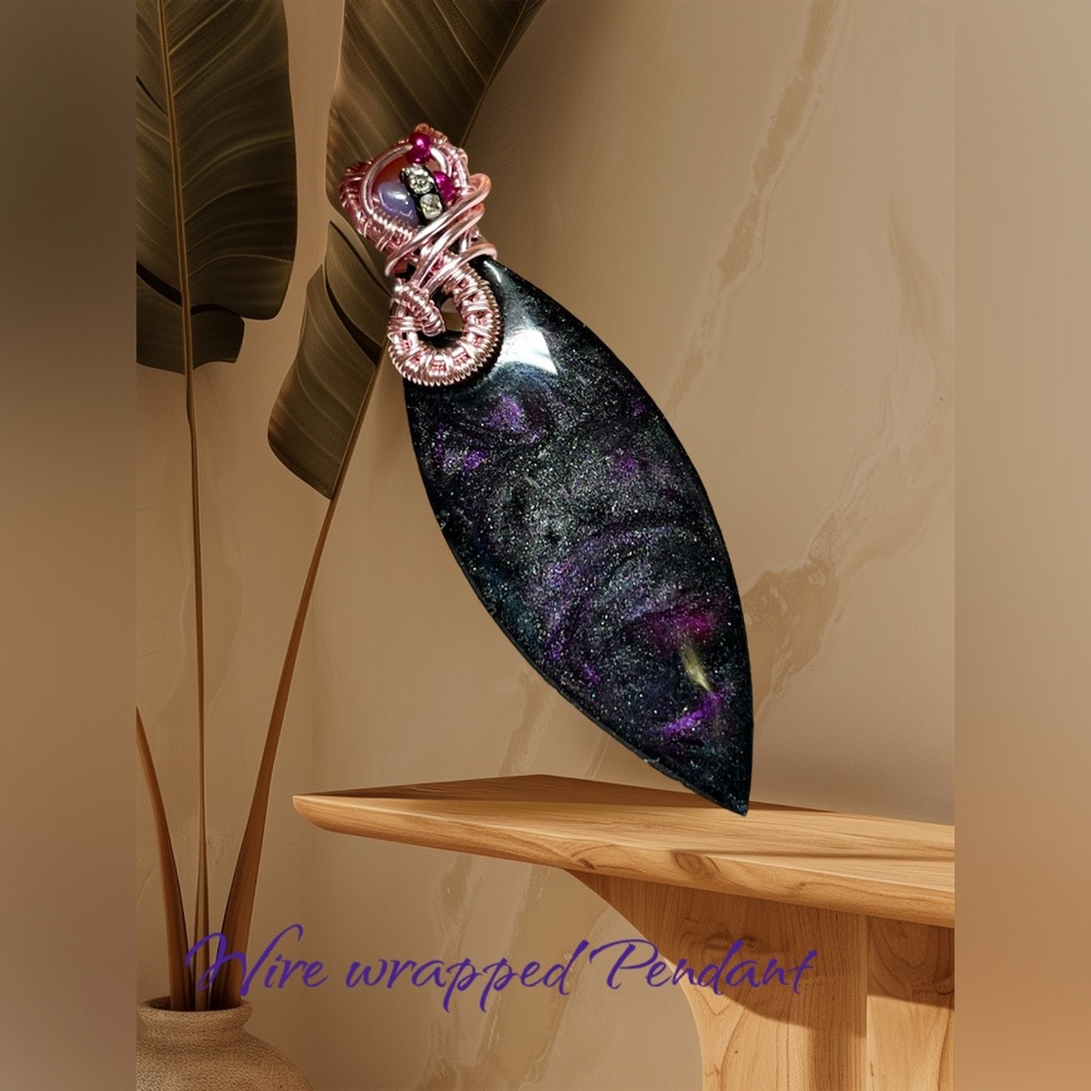 🌸💖stunning sparkly wrapped resin pendant, marquis shape